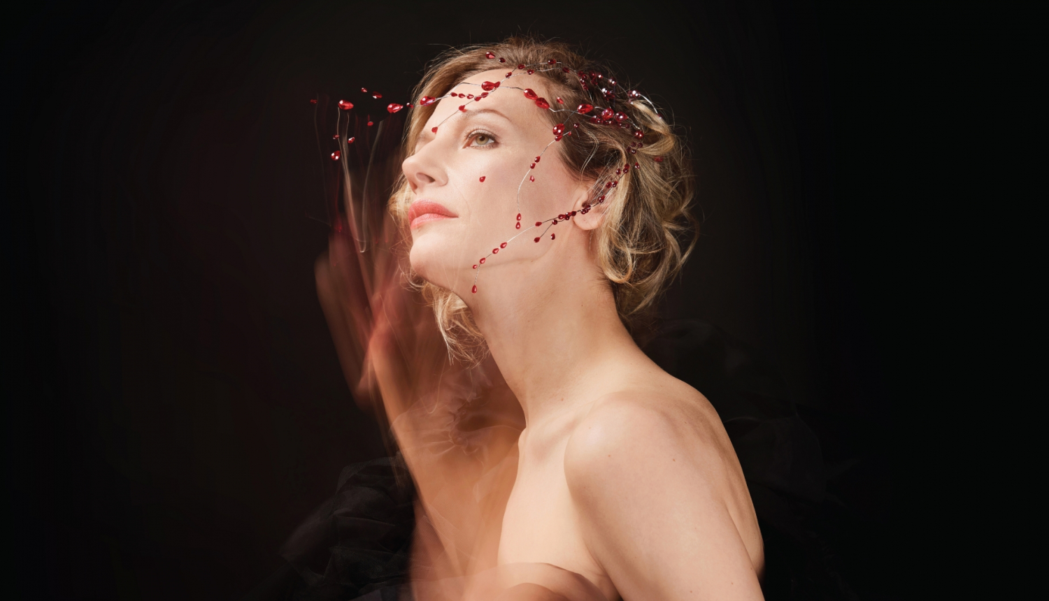 Izrādes vizuālais materiāls