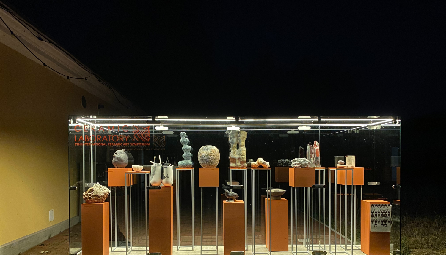 Keramikas mākslas darbs