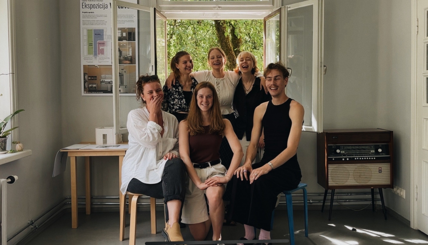 Izstādes veidotāji: Melisa Briža, Tīna Elīza Duka, Simona Helmane, Anete Trifanova, Signe Streipa, Dairis Brilis, Beāte Ludvigova, Rebeka Ludriķe, Emīlija Lūse, Gatis Gorodničijs.