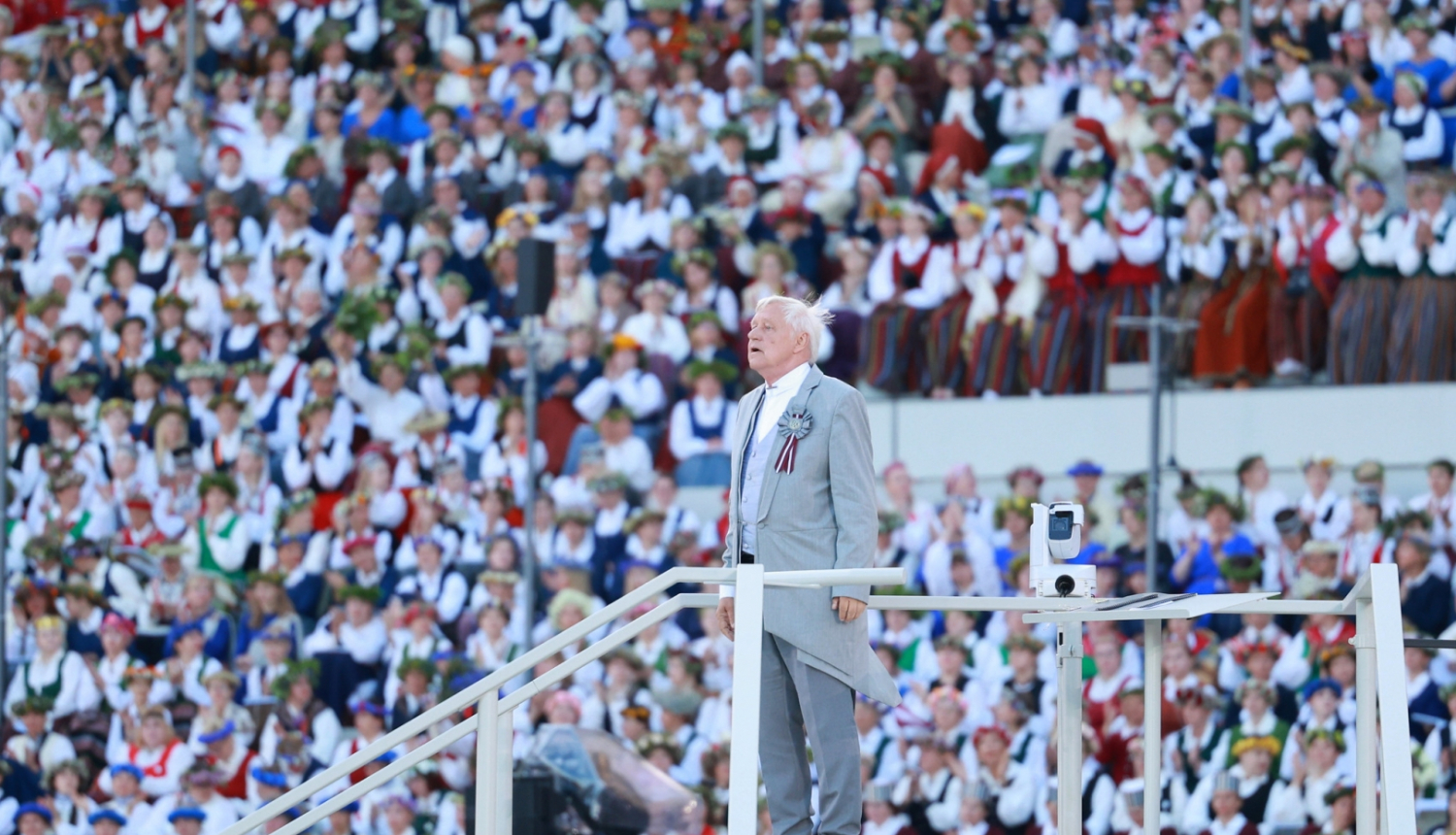 Diriģents kora priekšplānā