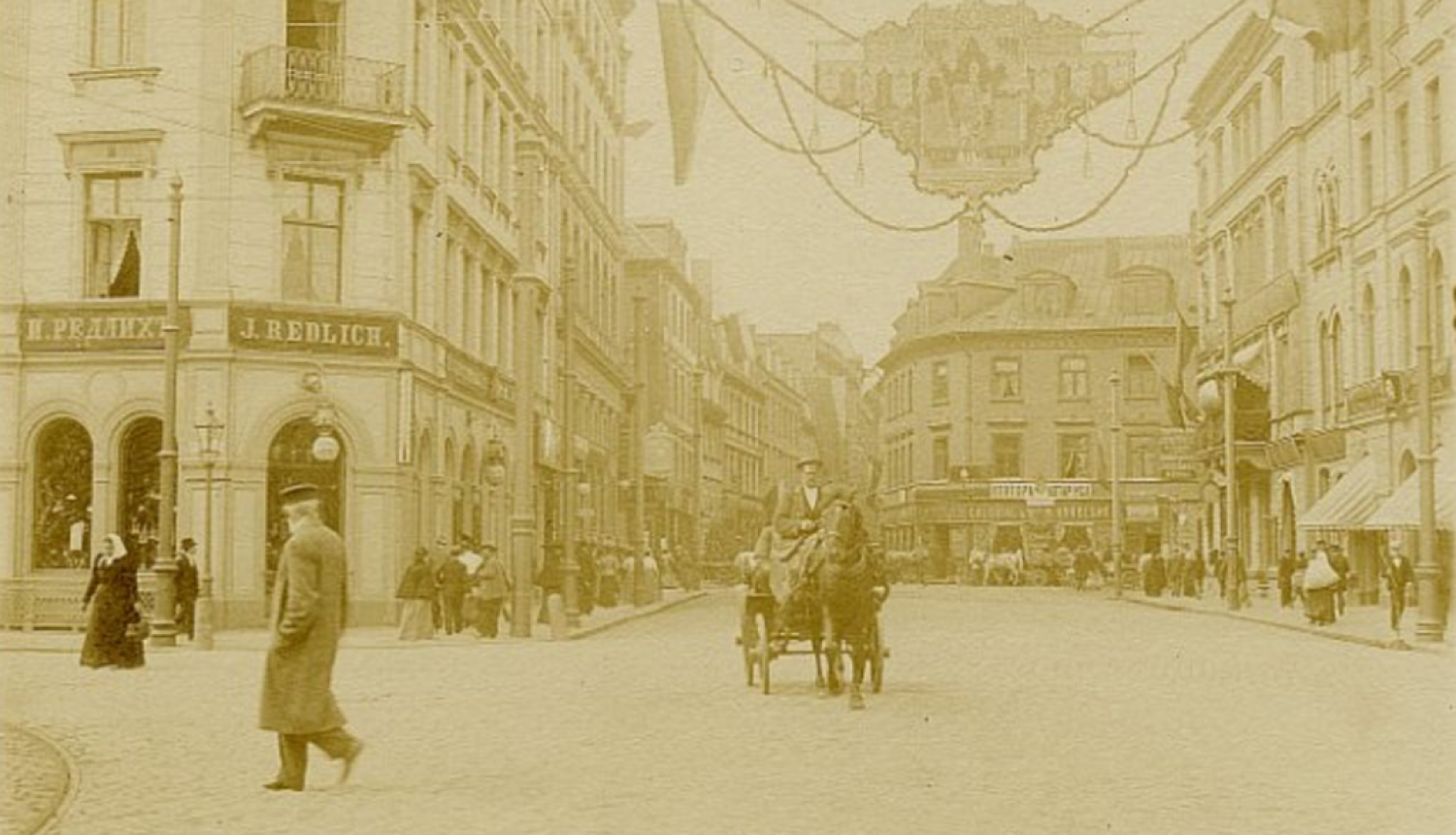 Kaļķu iela. 20.gs.sākums. Foto autors nezināms. Foto no LNB krājuma www.zudusilatvija.lv