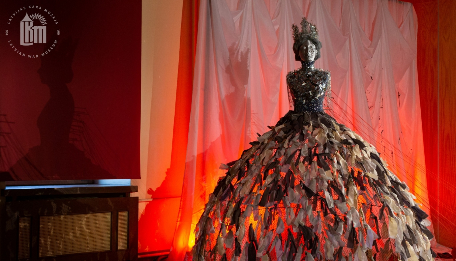 Madonna-instalācija izstādē