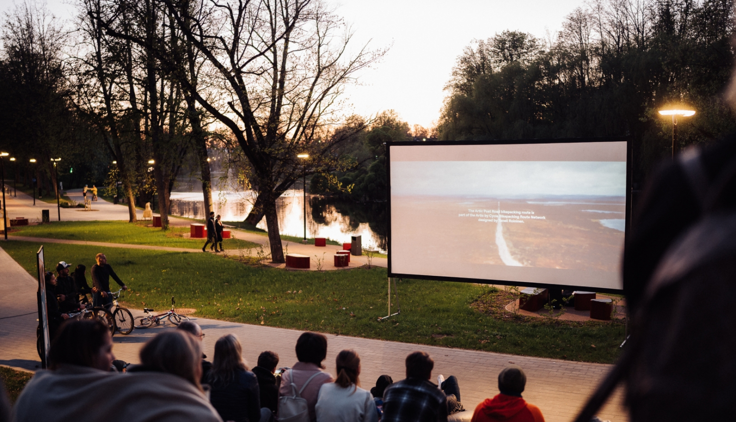 Kino skatītāji brīvā dabā