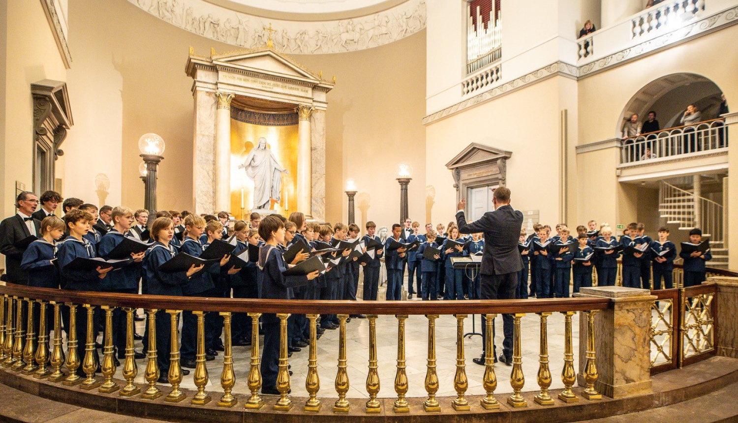 Zēnu koris baznīcā