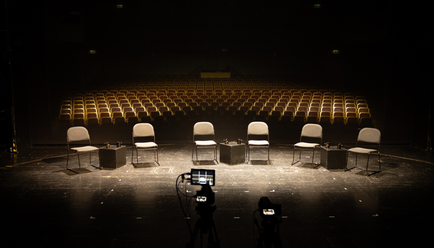 Krēsli uz skatuves, foto: Jaroslavs Kaščejevs