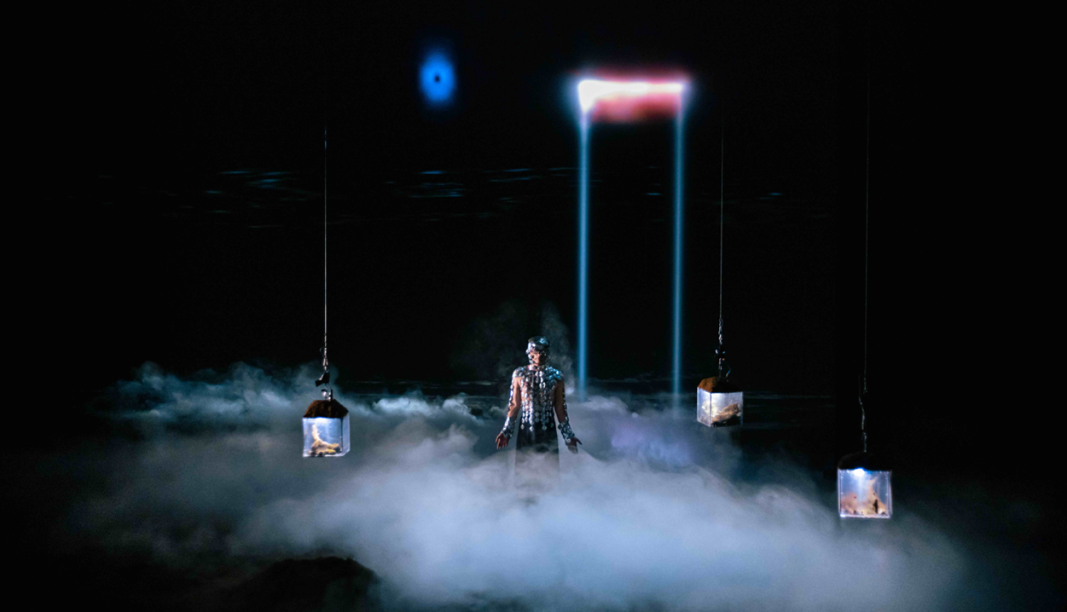 Izrādes foto, aktieri uz skatuves