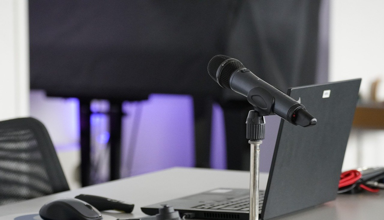Mikrofons un dators