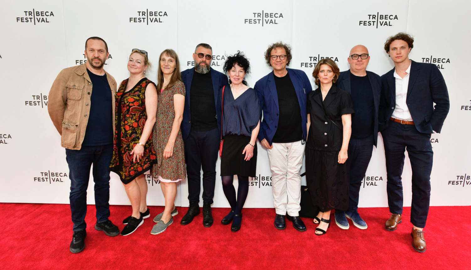 Divu Latvijas filmu komandas Traibekas festivālā (no kreisās) - Roberts Vinovskis un Liene Ančupāne no studijas "Lokomotīve", Signe Baumane, Viesturs Kairišs, Ieva Jurjāne, Traibekas festivāla mākslinieciskais vadītājs Frederiks Boijers, Inese Boka-Grūbe, Gints Grūbe, Kārlis Arnolds Avots.