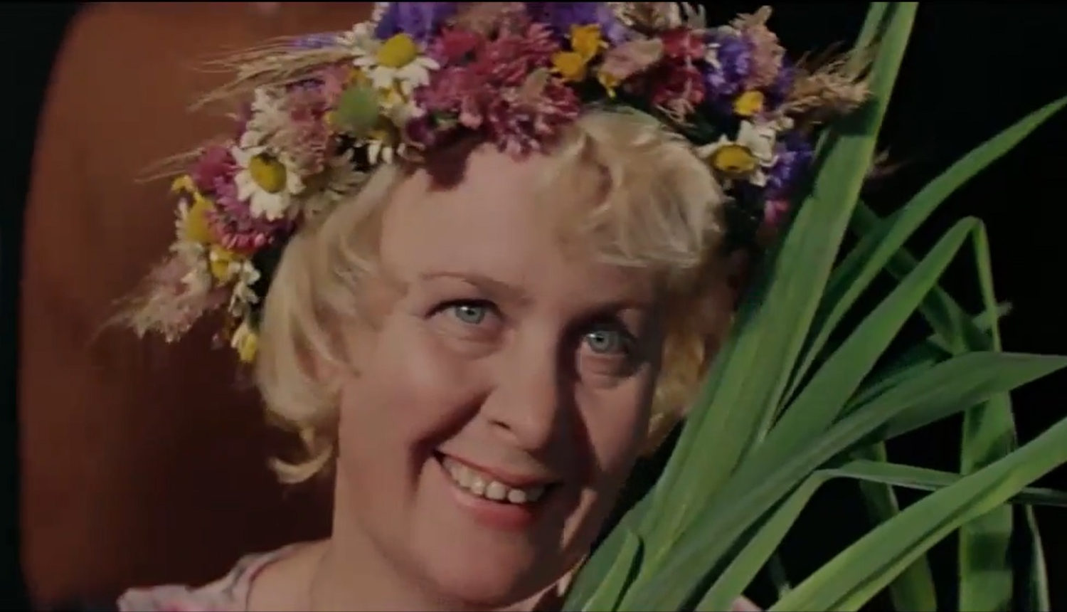 Aktrise Baiba Indriksone Sprēsliņu Olitas lomā Jāņa Streiča komēdijā "Limuzīns Jāņu nakts krāsā" (1981)