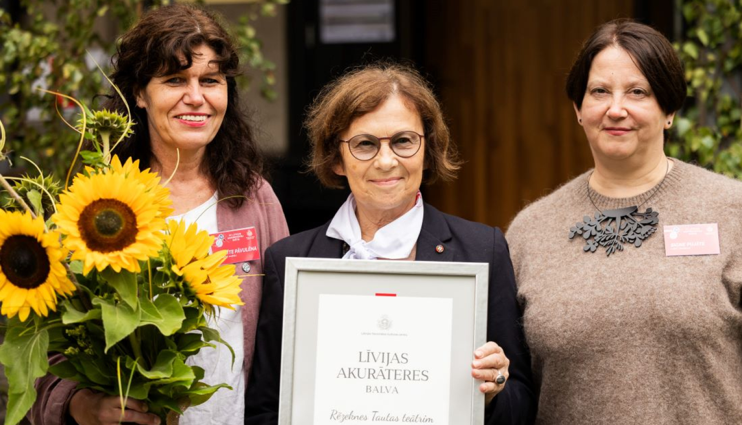 Līvijas Akurāteres balvu amatierteātru jomā saņēma Rēzeknes Tautas teātris un tā režisore Māra Zaļaiskalns