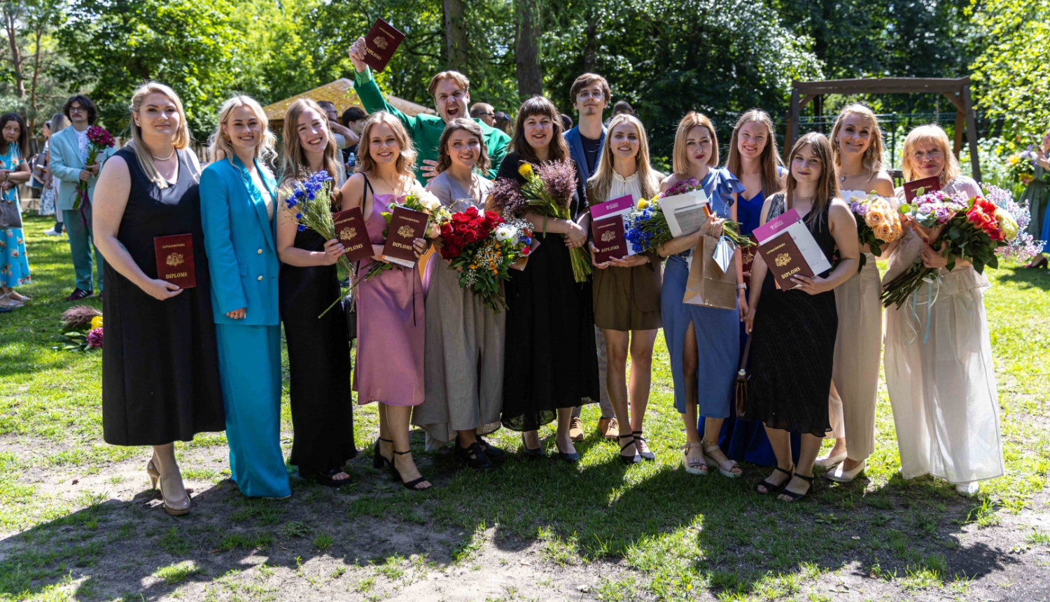 Latvijas Kultūras akadēmijas absolventi studiju programmā “Kultūras un mākslas pārvaldība” (iepriekš – “Kultūras menedžments”)