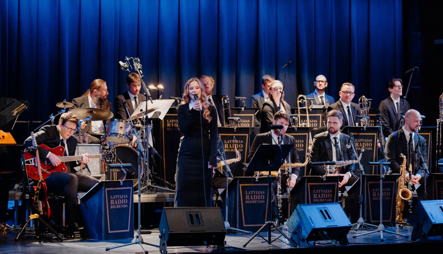Latvijas Radio bigbends un dziedātāja Paula Saija, foto: Pauls Zvirbulis