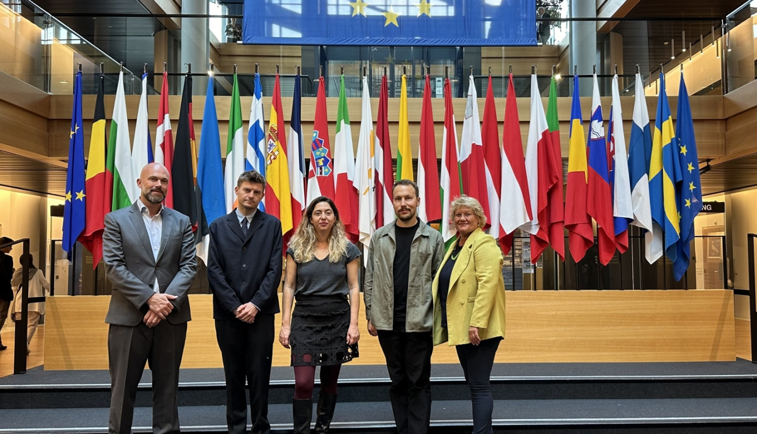 Eiropas Parlamenta LUX skatītāju balvas pārstāvji un režisors Gints Zilbalodis