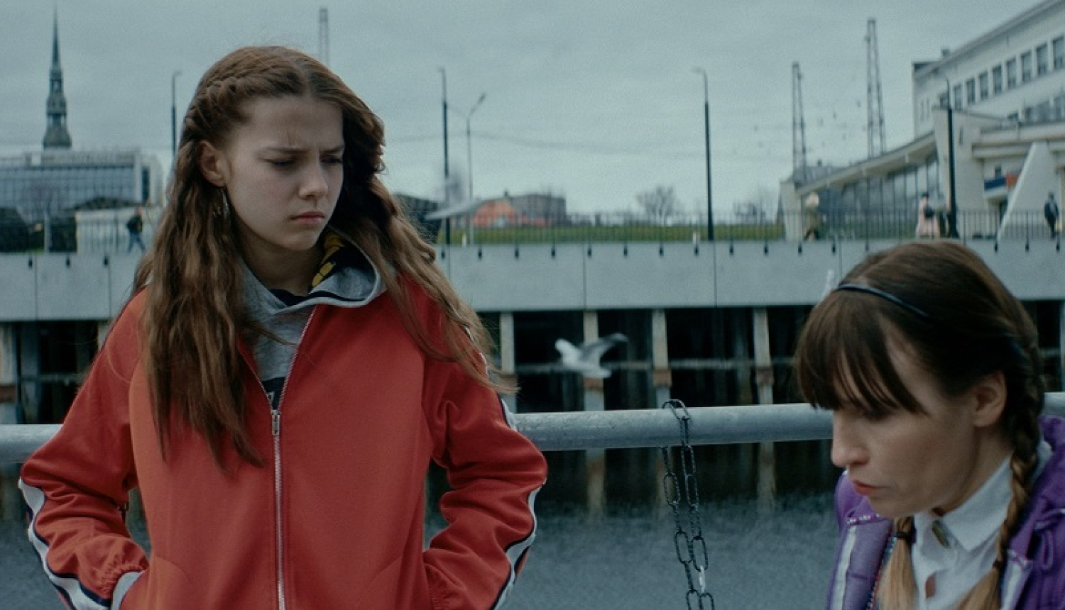 Kadrs no filmas "Māsas" (2022)