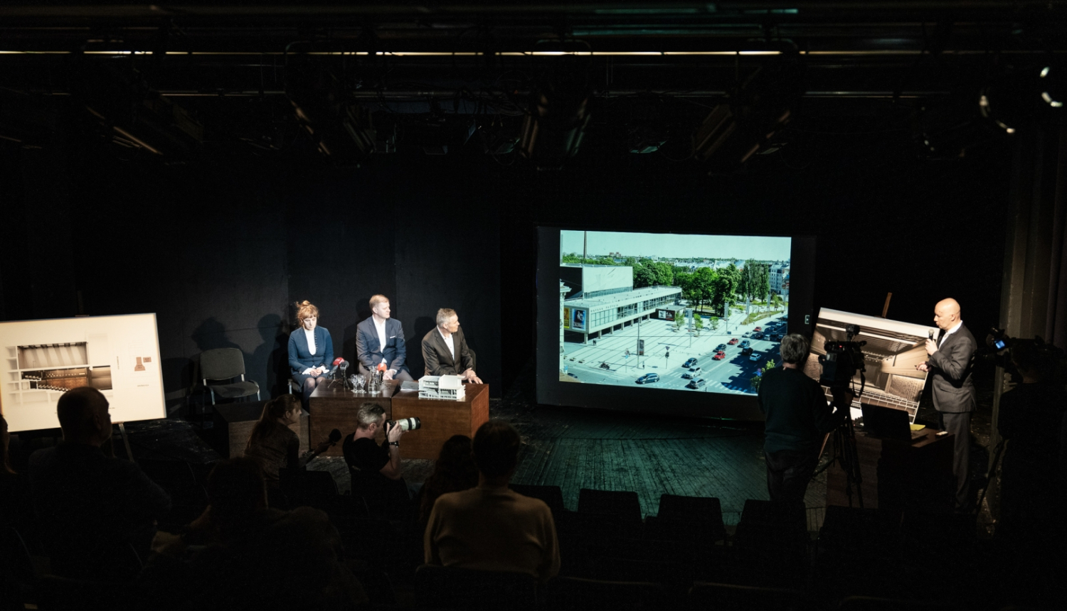 7. marta preses konference Dailes teātrī par Mazās zāles pārbūvi