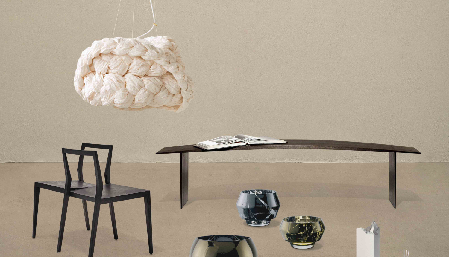 galds, krēsls, lampa