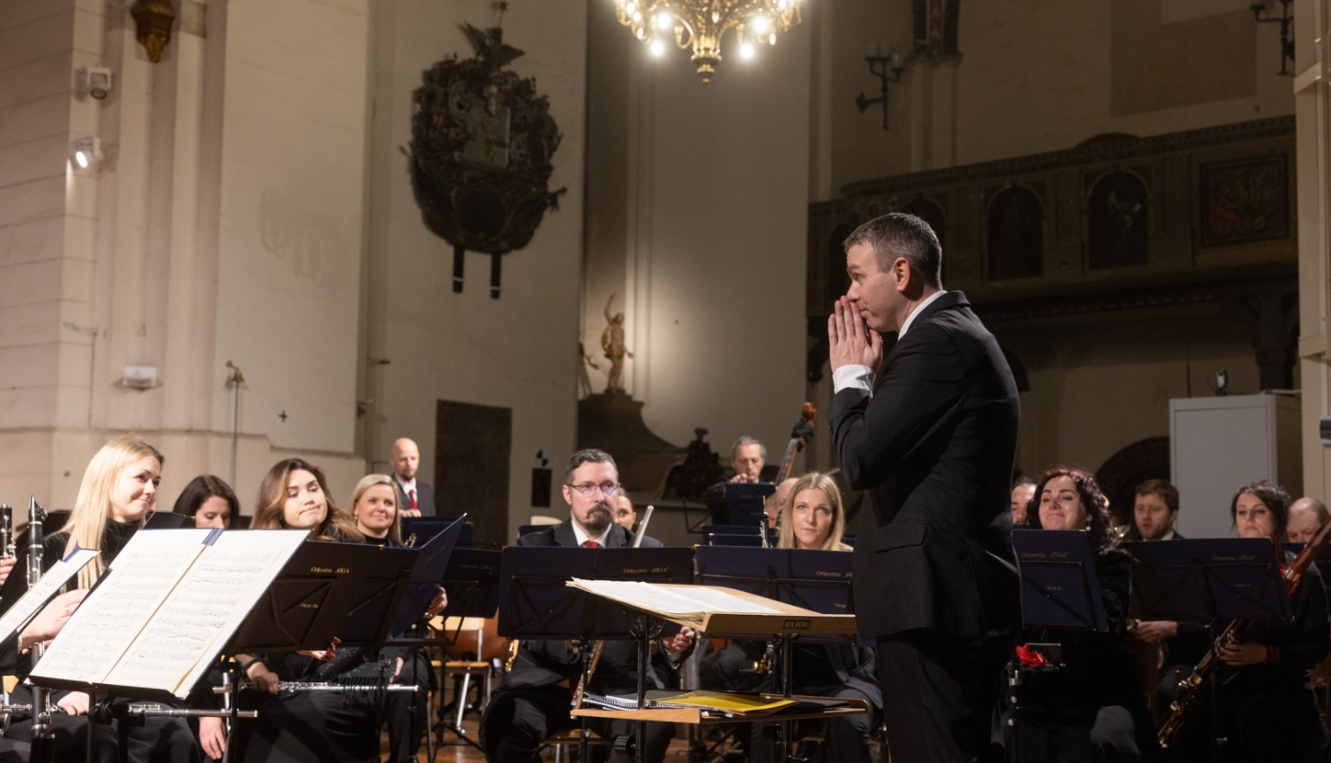 Orķestris Rīga un diriģents Valdis Butāns, foto: Mārtiņš Purviņš