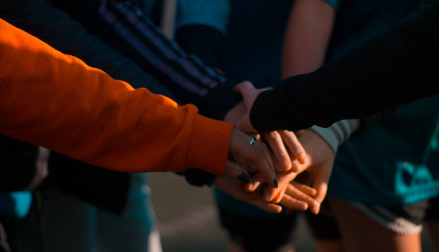 Cilvēku grupa tikšanās laikā