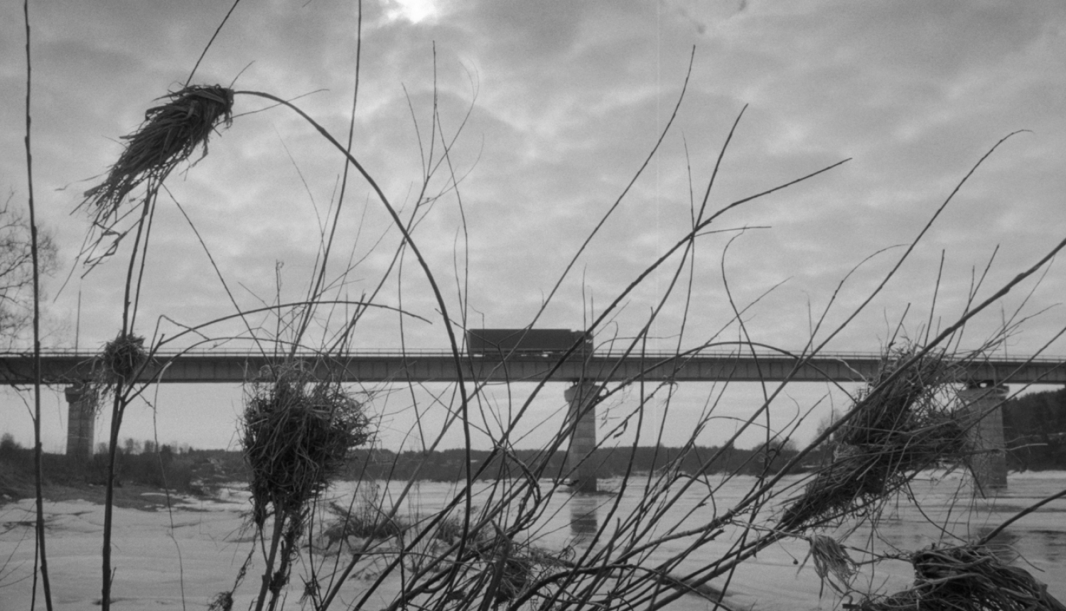 Filmas "Pirmais tilts" (2020) materiāls