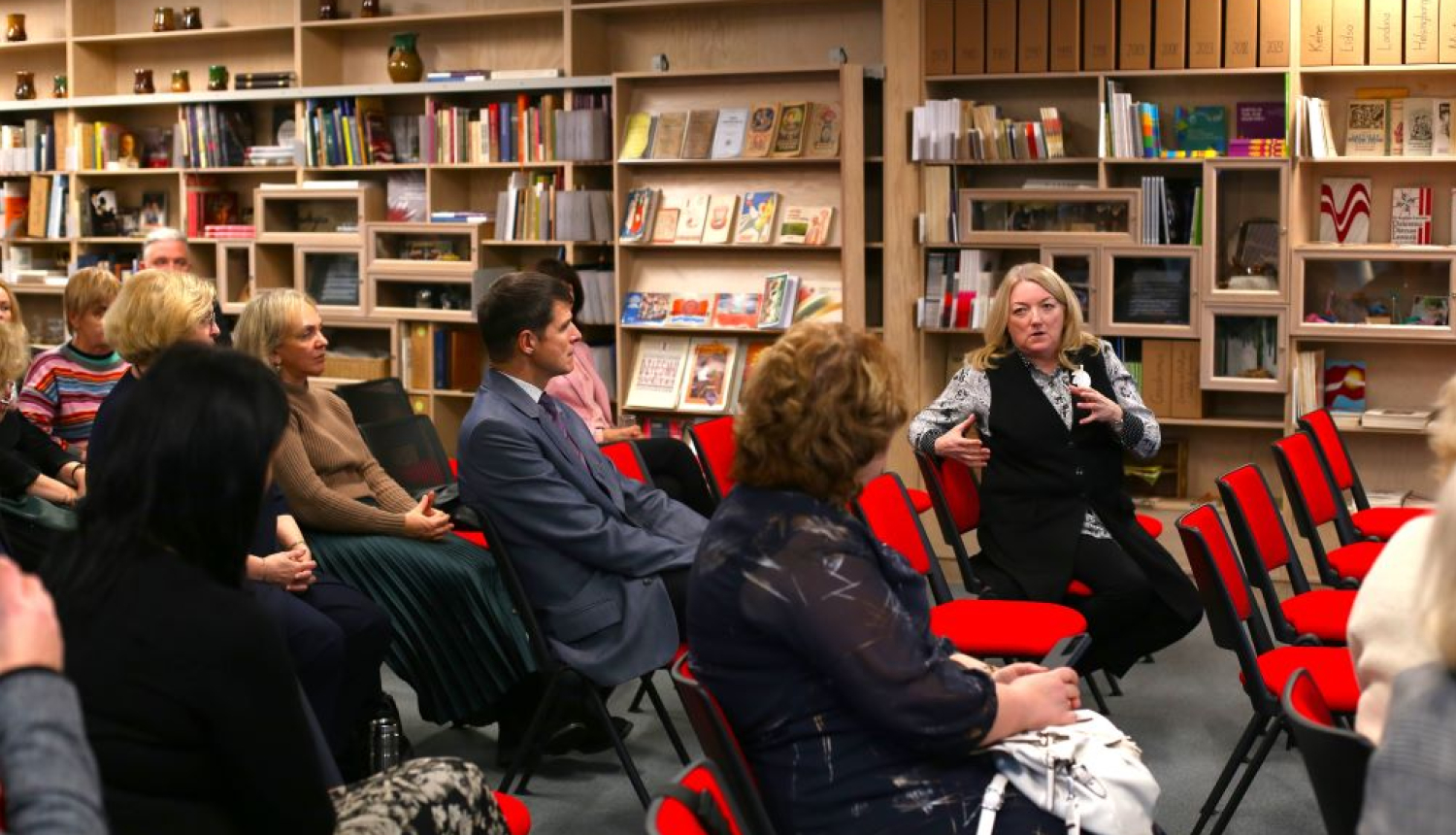 Tautas mākslas un tradicionālās kultūras nozaru pārstāvji seminārā diskutē par nākamajiem Dziesmu un deju svētkiem