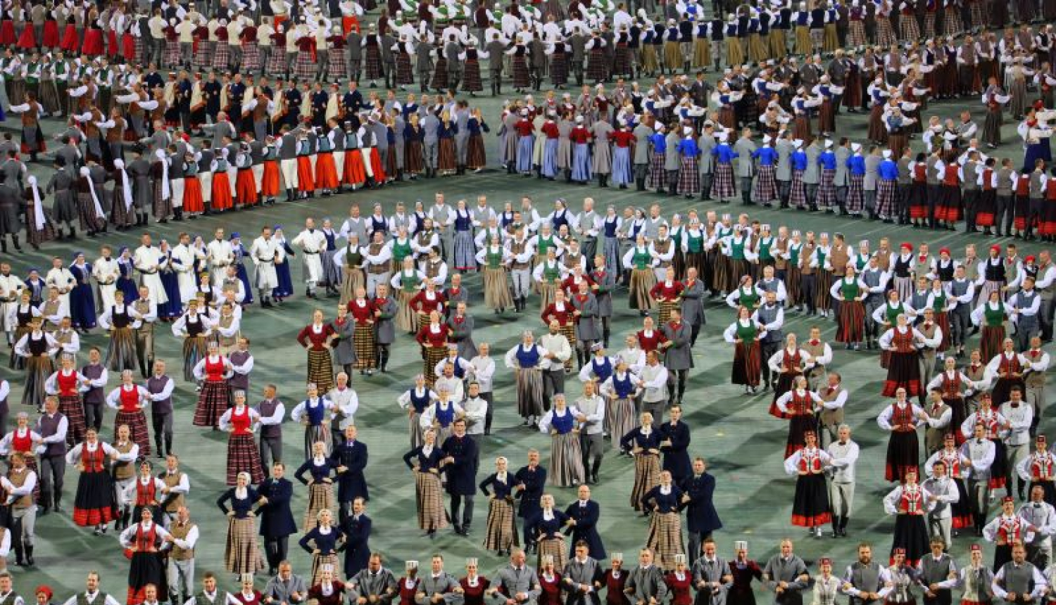 Dejotāji uz skatuves