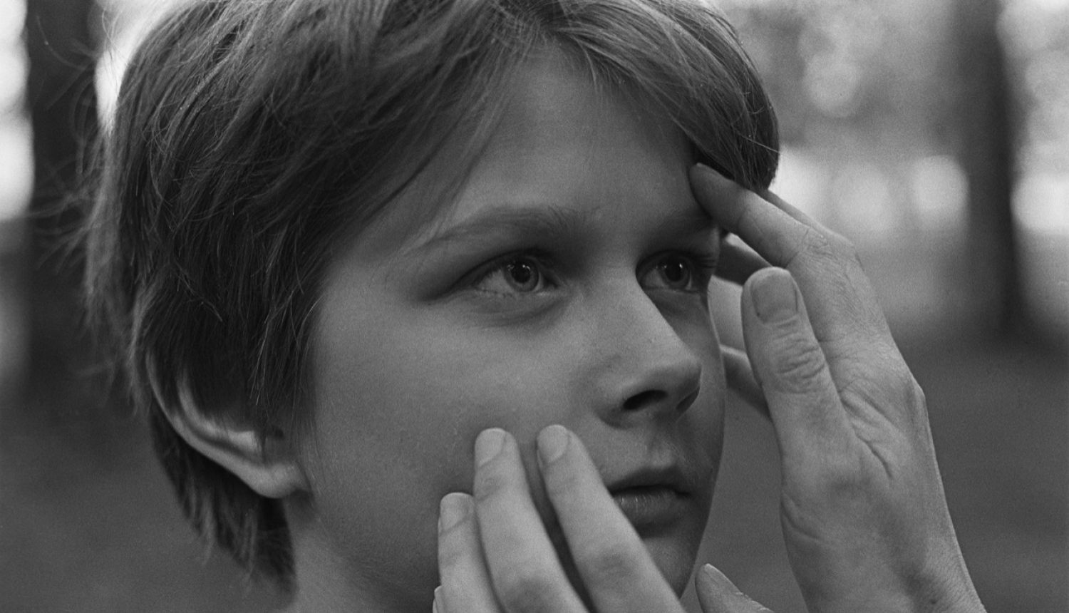 Filmas kadrs ar zēnu