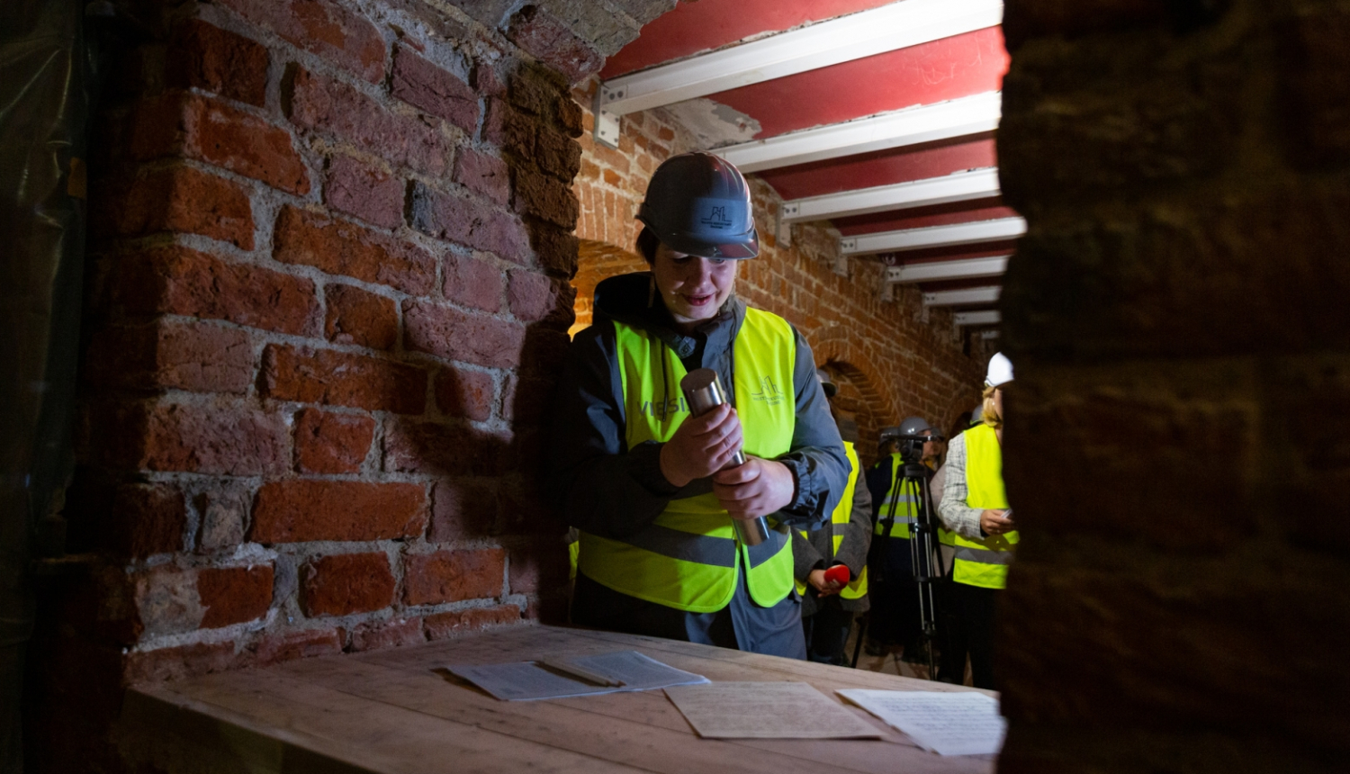 RMM jaunās mājvietas Mārstaļu ielā 6 pagrabā tiek iemūrēta kapsula ar vēstījumu nākamajām paaudzēm