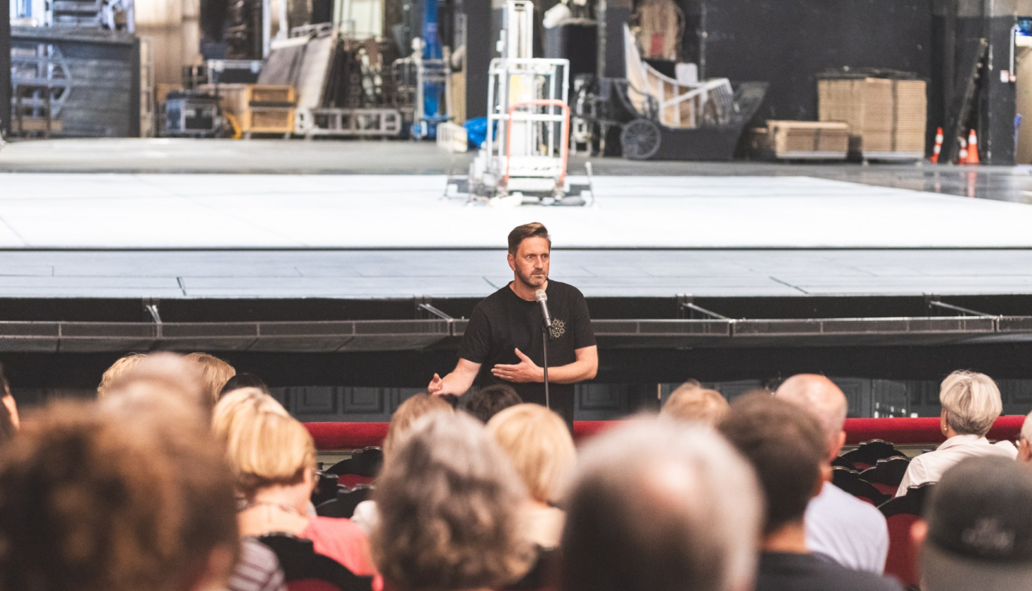 Sandis Voldiņš un operas kolektīvs