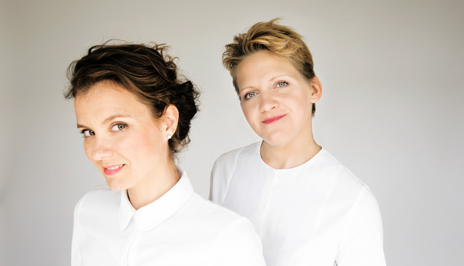 Latviešu vijolniece Vinetu Sareika un franču pianiste Amandīne Savarī.