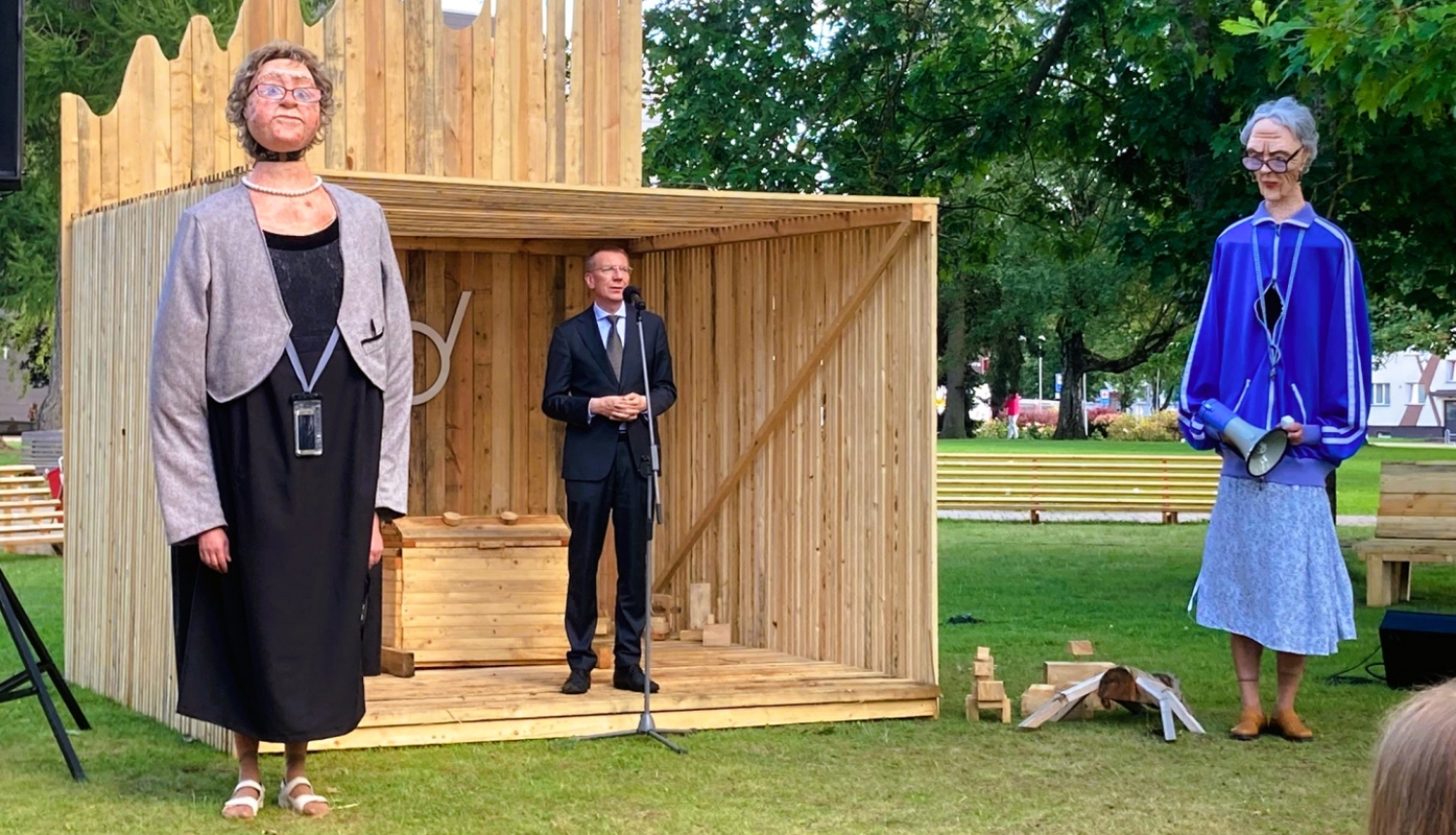 Izrāde “Skolotājas”, foto: Latvijas Leļļu teātris