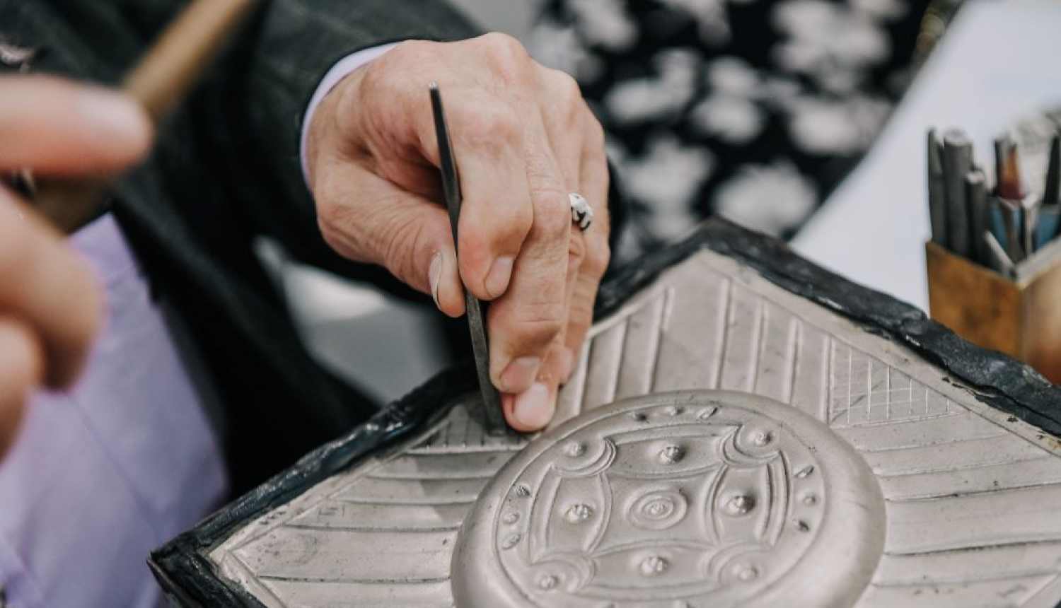 Meistars ar darbarīkiem