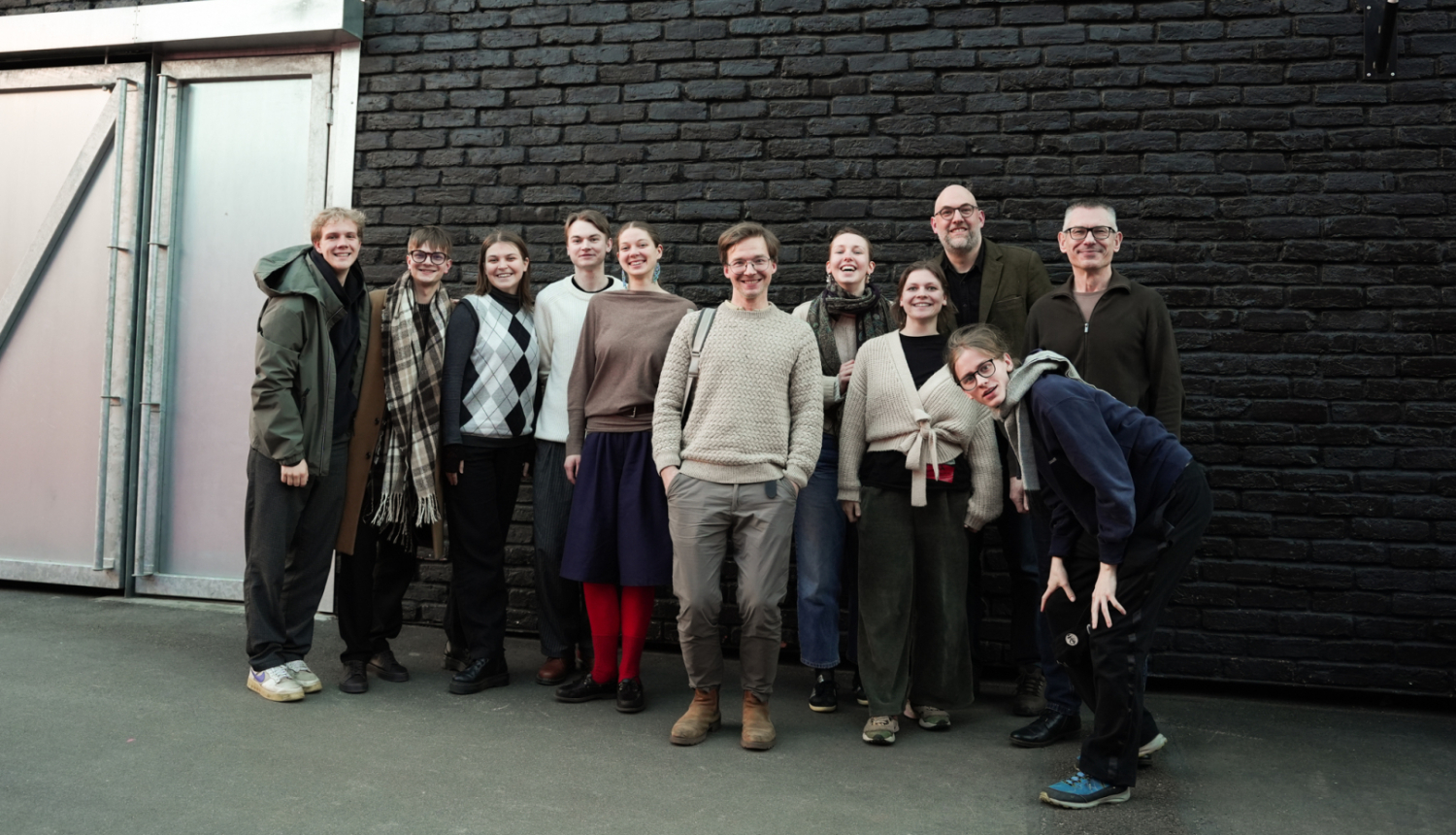 Latvijas Kultūras akadēmijas studenti kopā ar pētniekiem - grupas foto