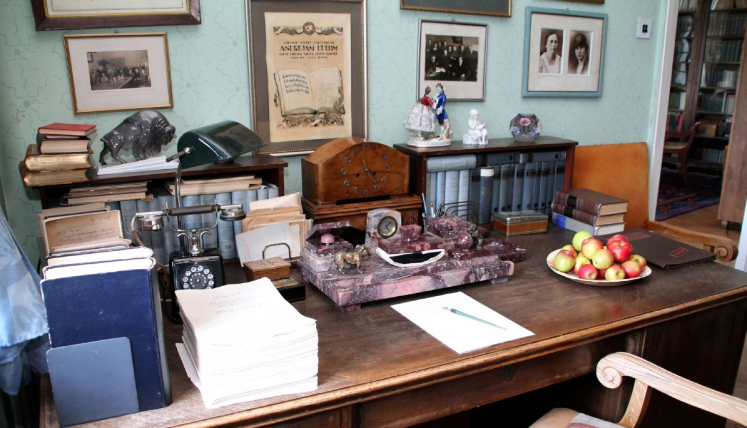 Rakstnieka rakstāmgalds