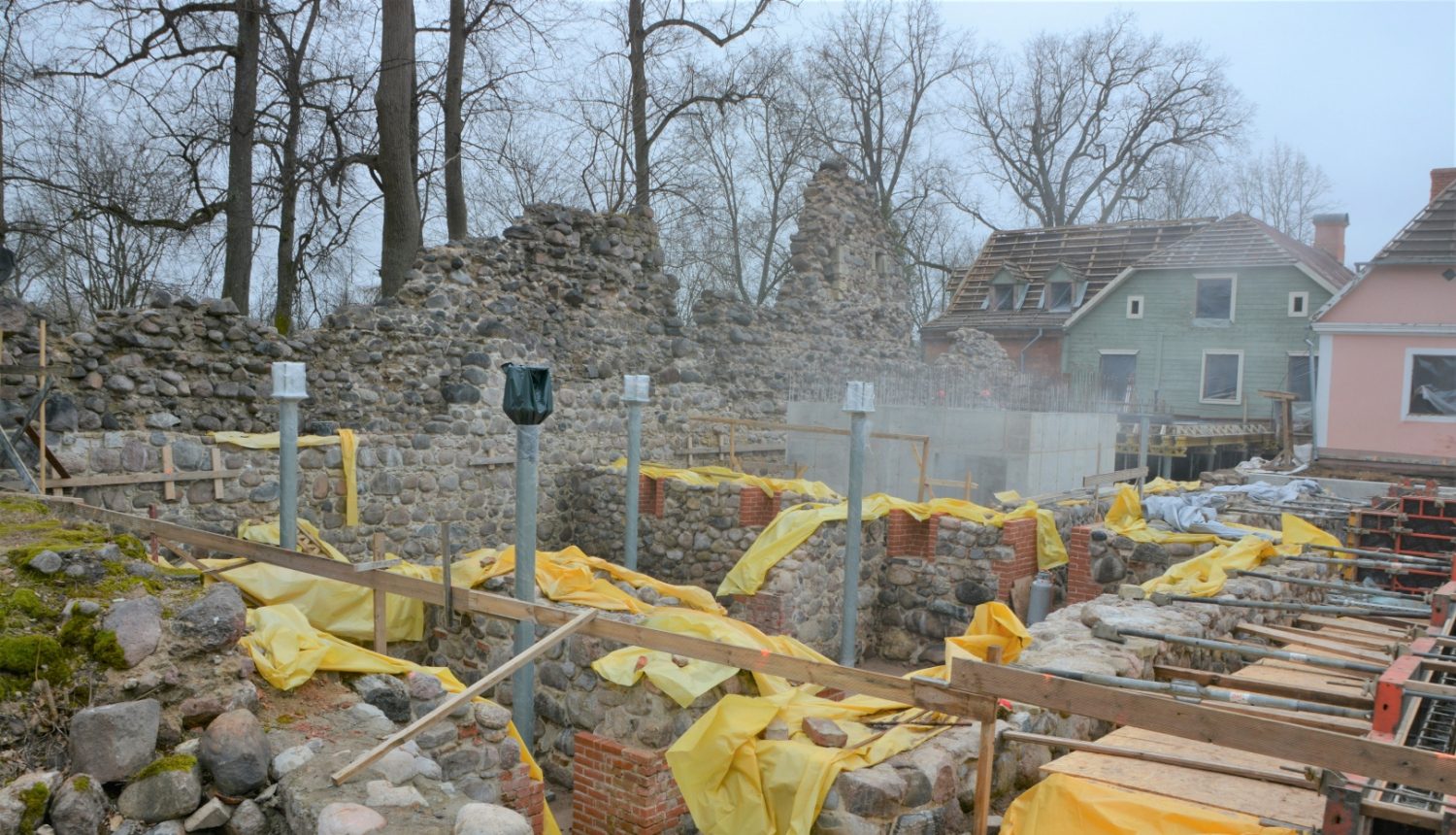 Valmieras pils mūru konservācija