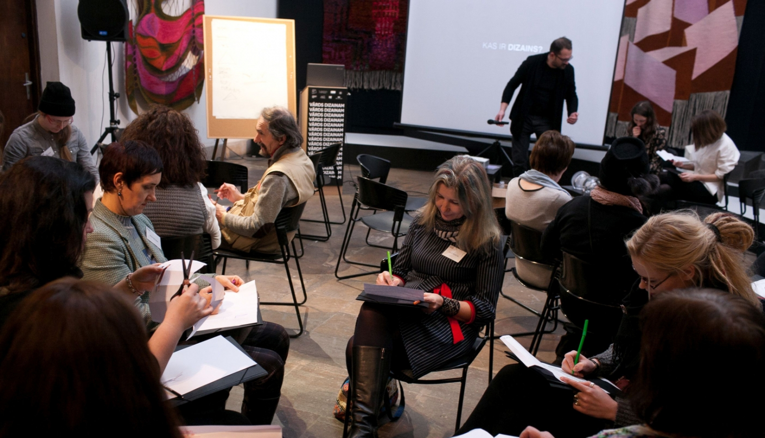 Publicitātes foto Dizaina domnīcām pedagogiem programmas “Vārds dizainam” 9. sezonā. DMDM, 2022.