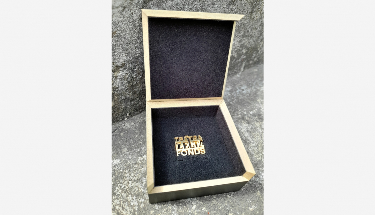 Latvijas teātra Zelta fonda apbalvojums