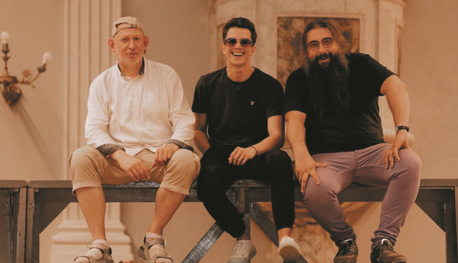 Pianists Matīss Žilinskis, kontrabasists Andris Grunte un sitaminstrumentālists Artis Orubs.