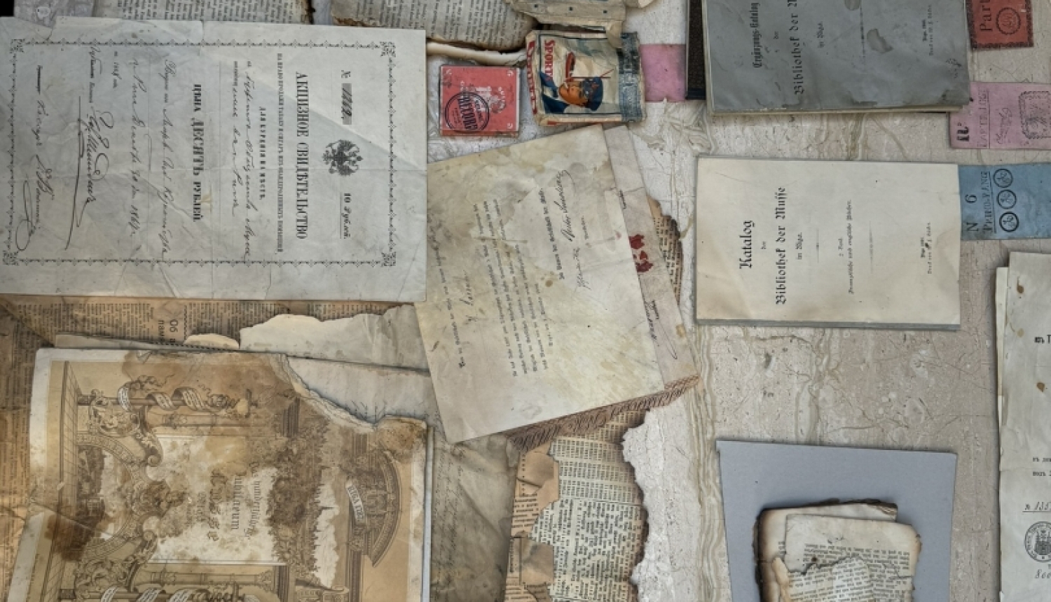 Seni materiāli, avīzes, dokumenti