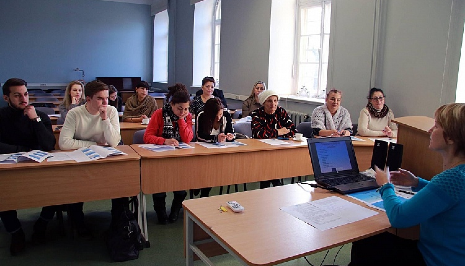 Latvijas romu organizāciju pārstāvjiem māca izstrādāt projektus