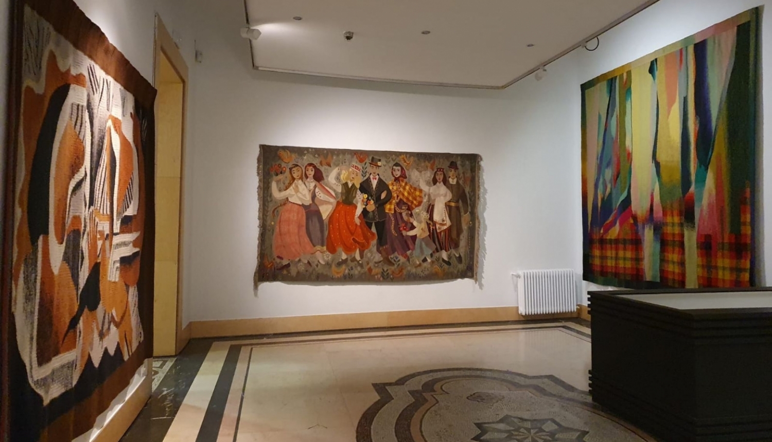 Izstāde “Tradicionālais un laikmetīgais | Latvijas tekstilmāksla” Nacionālajā dekoratīvās mākslas muzejā Madridē. 2021. Foto: Velta Raudzepa