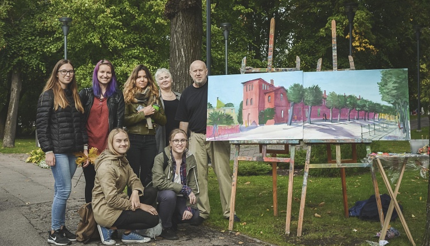 Liepājas topošie mākslinieki piedalās gleznotāja Alekseja Naumova meistardarbnīcā