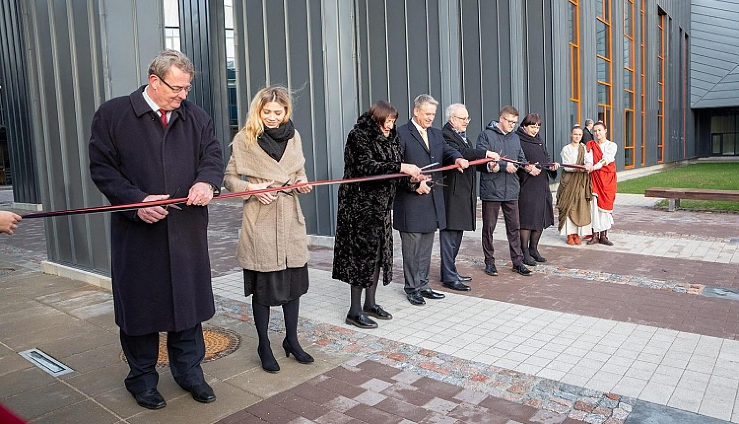 Rīgā atklāj Baltijas mērogam unikālo Muzeju krātuvi