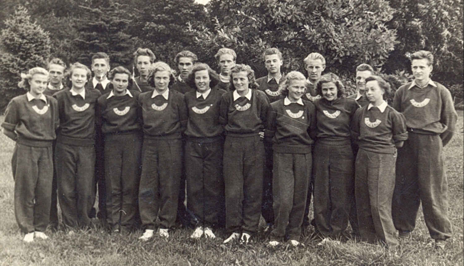 Vissavienības jauniešu 10 pilsētu turnīra dalībnieki no Latvijas. 1948. Latvijas Sporta muzeja arhīvs. Publicitātes foto