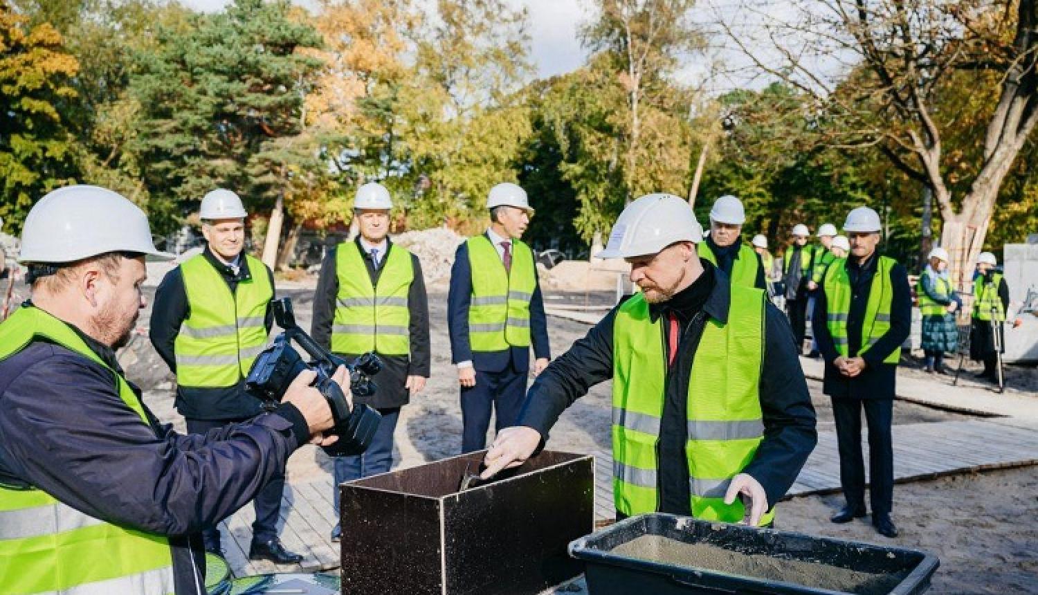 Liepājā likts pamatakmens koncertdārzam “Pūt, vējiņi!”