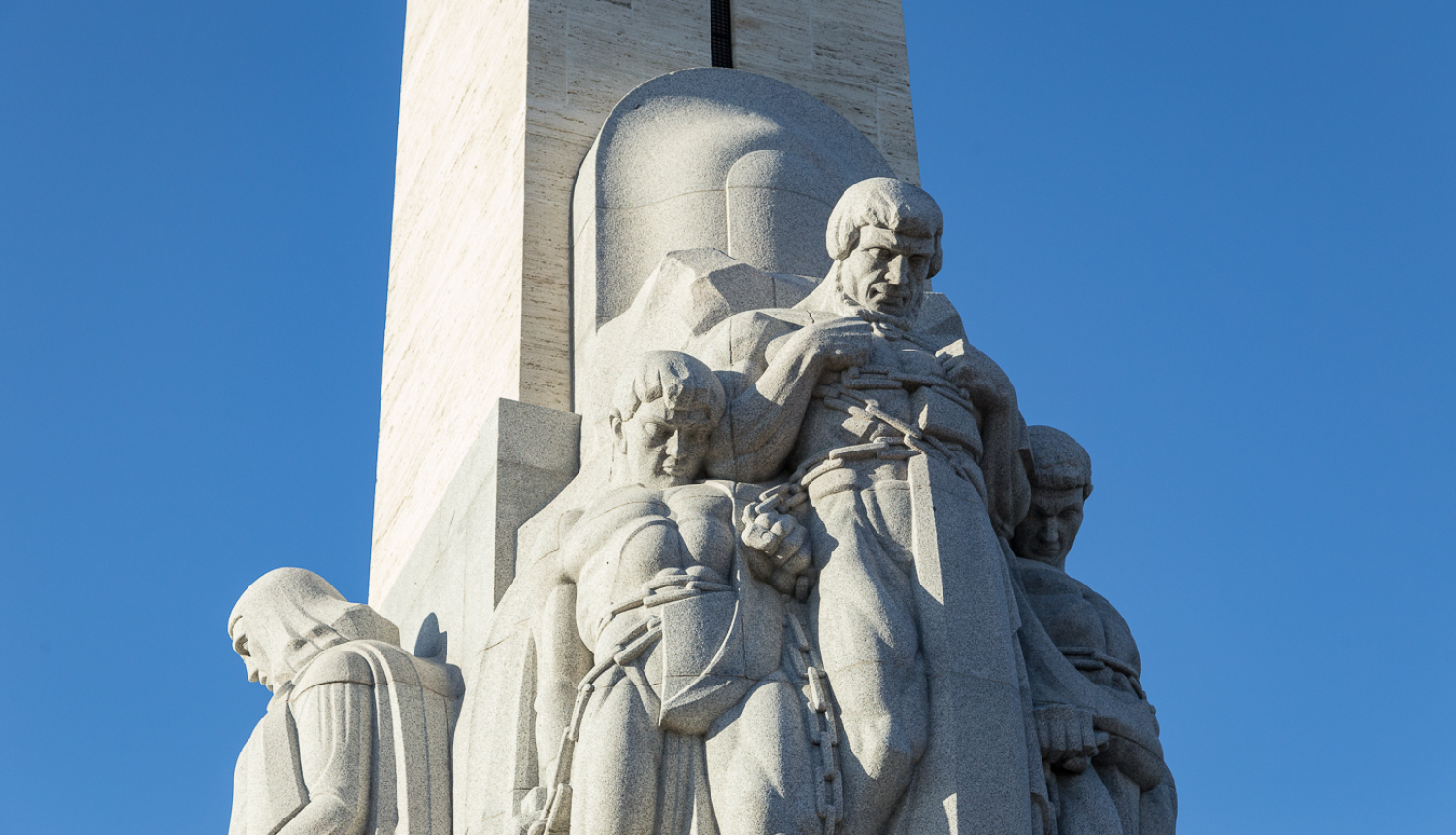 Brīvības pieminekļa fragments