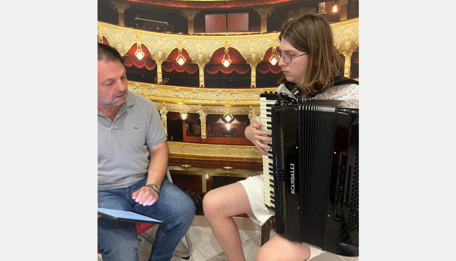 Liepājas Mūzikas, mākslas un dizaina vidusskolas akordeona izglītības programmas audzēknis Deniss Liekne meistarklasē pie pasaulē atzītā mūziķa Mirko Patarini 