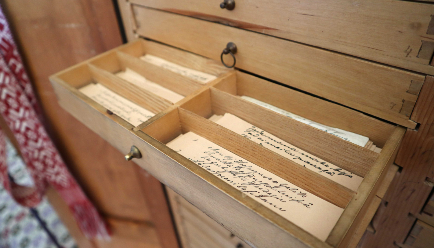 Dainu skapis Krišjāņa Barona muzejā