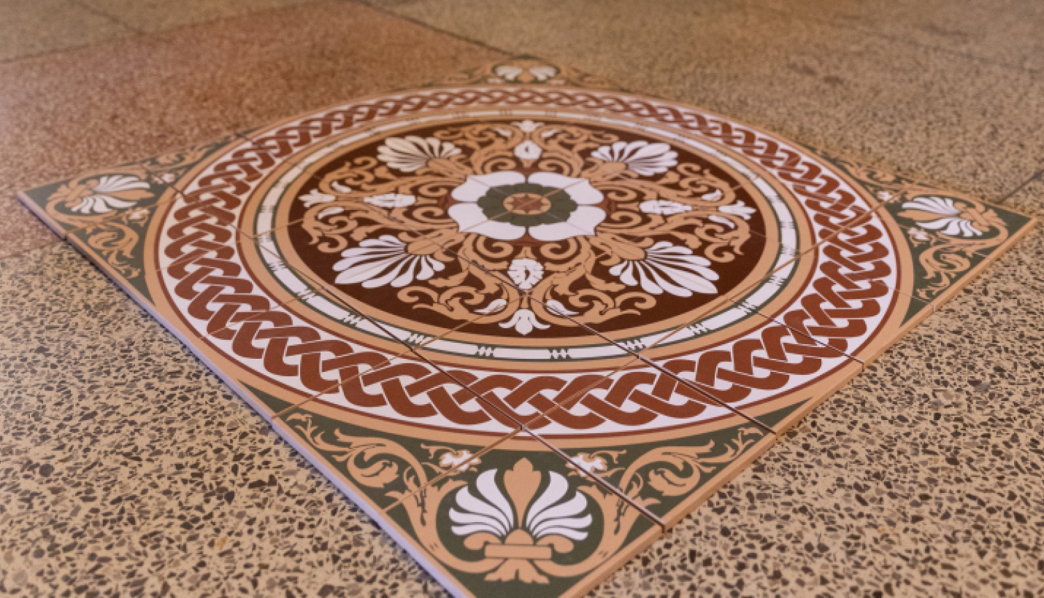 Latvijas Nacionālās operas foajē grīdas flīze