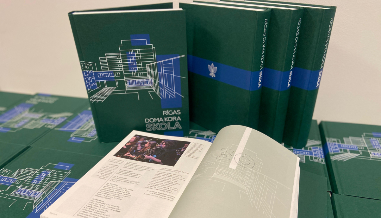 Grāmata par Rīgas Doma kora skolu