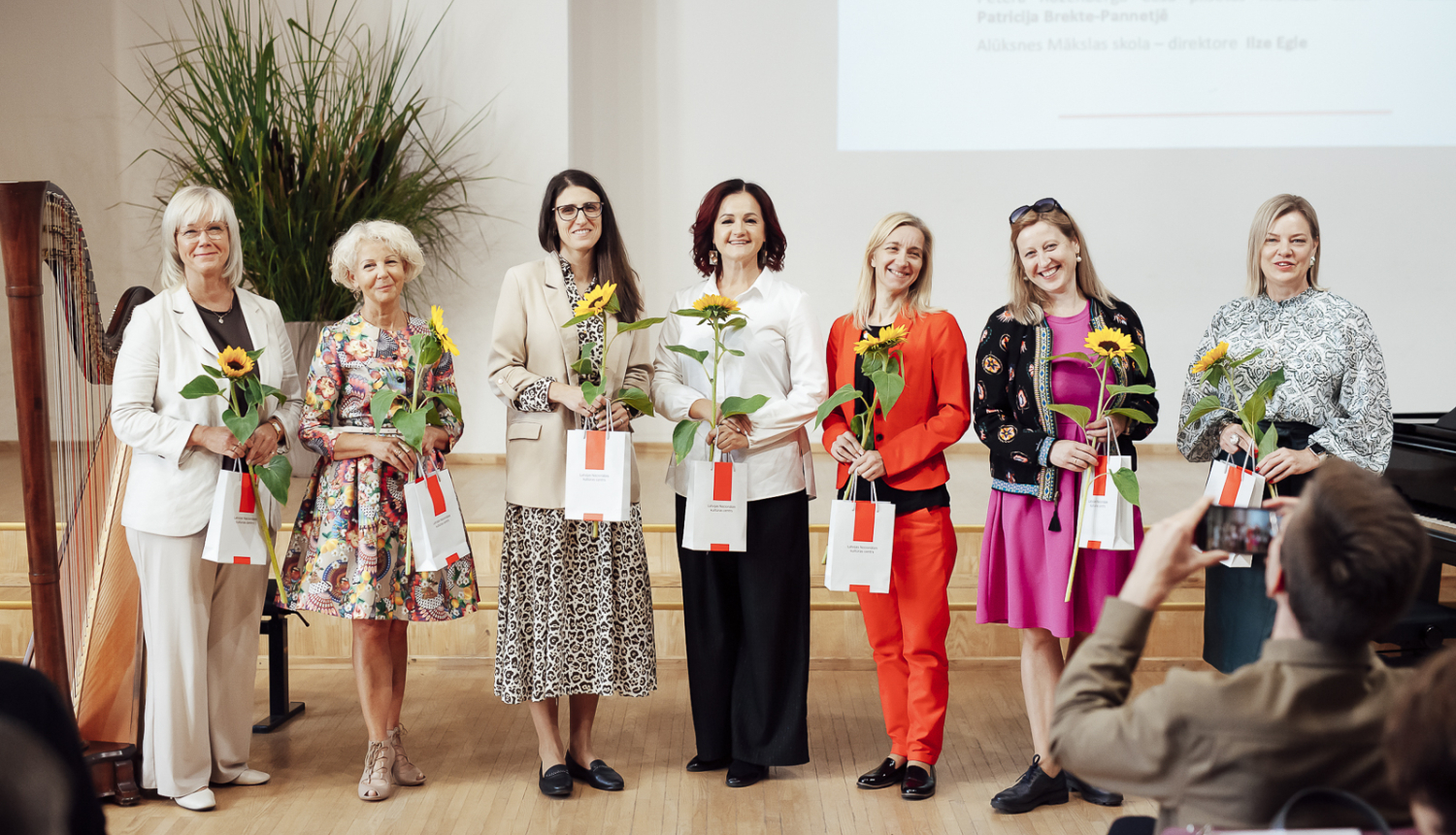 Jaunie izglītības iestāžu vadītāji Latvijas profesionālās ievirzes un profesionālās vidējās kultūrizglītības iestāžu vadības sanāksmē Ogrē